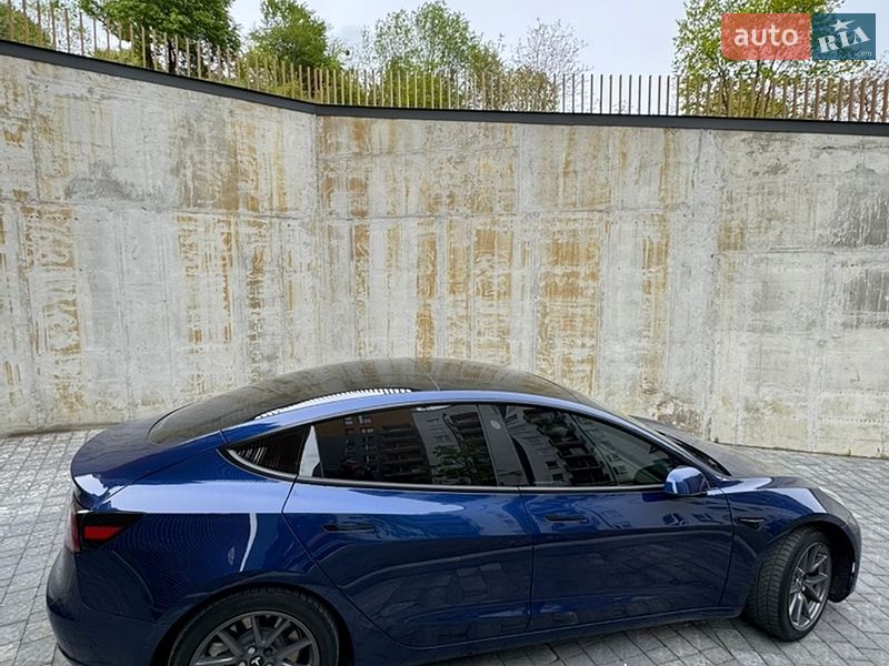 Седан Tesla Model 3 2022 в Львові