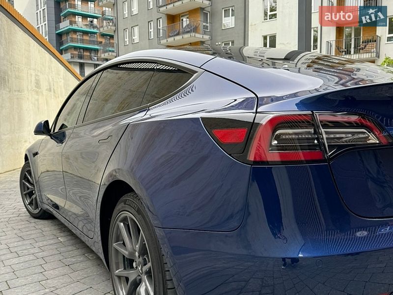 Седан Tesla Model 3 2022 в Львові