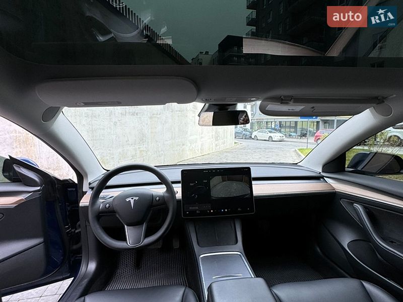 Седан Tesla Model 3 2022 в Львові