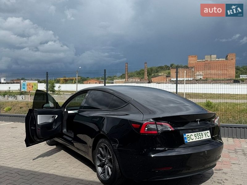 Седан Tesla Model 3 2019 в Львове