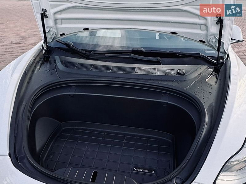 Седан Tesla Model 3 2018 в Киеве