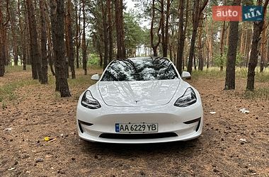Седан Tesla Model 3 2019 в Кам'янському