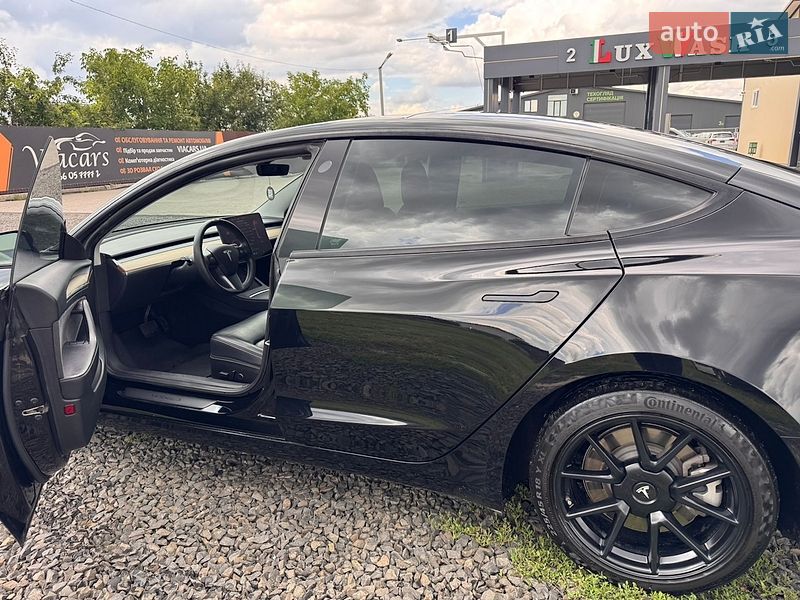 Седан Tesla Model 3 2021 в Луцке