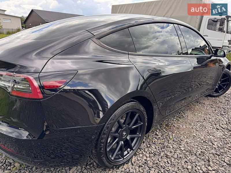 Седан Tesla Model 3 2021 в Луцке