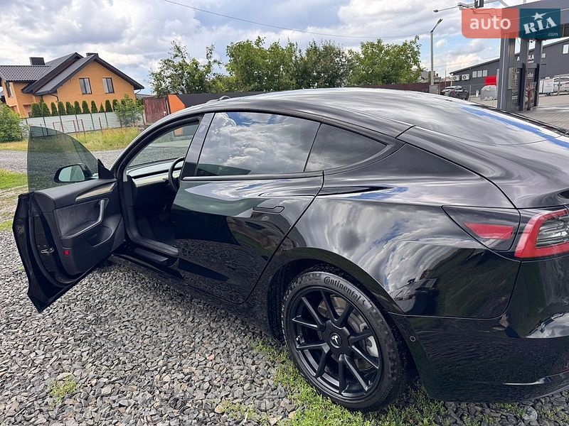 Седан Tesla Model 3 2021 в Луцке