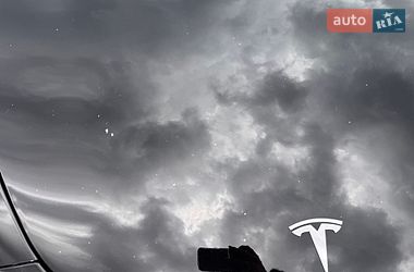 Седан Tesla Model 3 2021 в Луцке