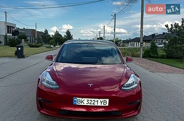 Седан Tesla Model 3 2019 в Ровно