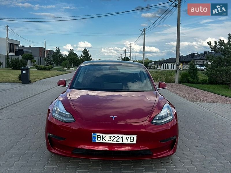 Седан Tesla Model 3 2019 в Ровно