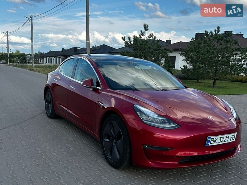 Седан Tesla Model 3 2019 в Ровно