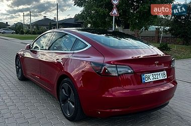 Седан Tesla Model 3 2019 в Ровно