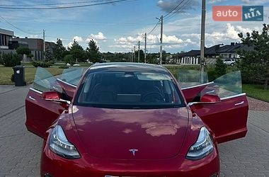Седан Tesla Model 3 2019 в Ровно