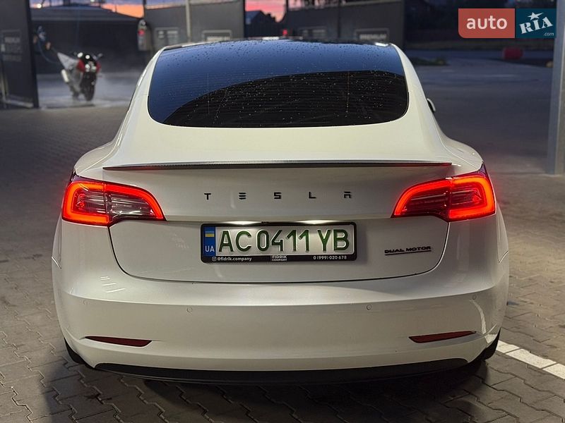 Седан Tesla Model 3 2020 в Луцке