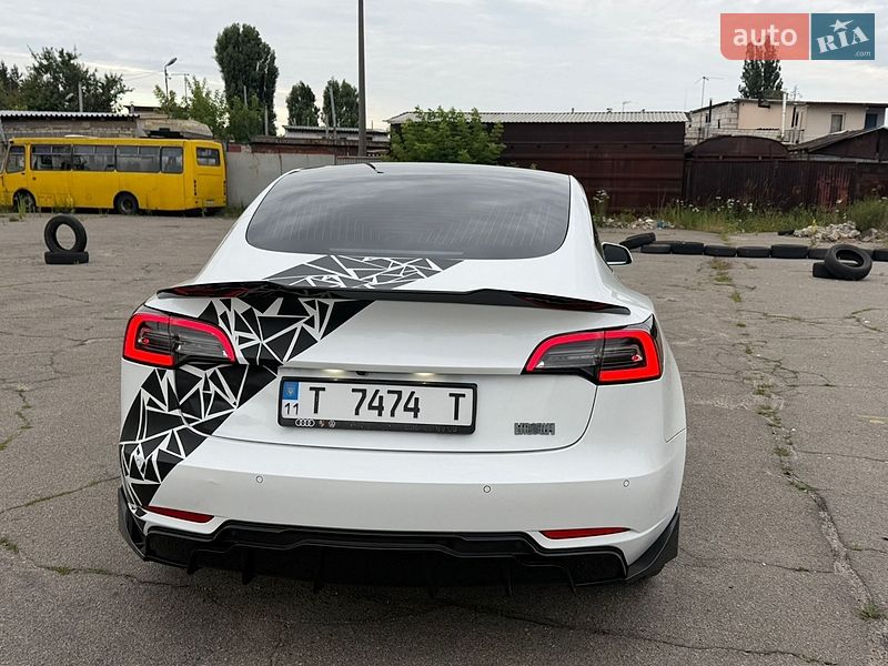 Седан Tesla Model 3 2019 в Києві
