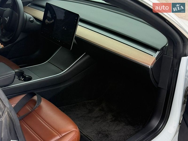 Седан Tesla Model 3 2019 в Києві