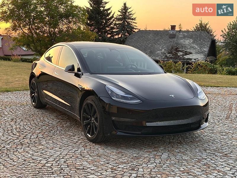 Седан Tesla Model 3 2020 в Києві