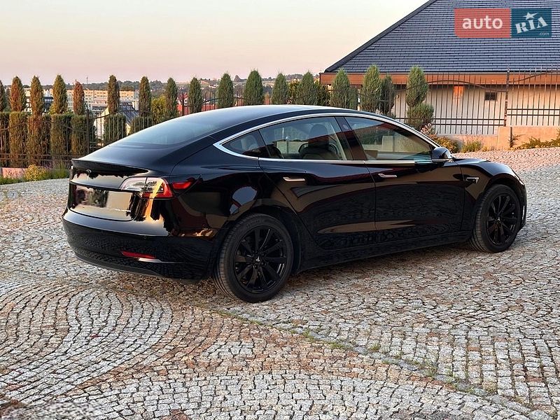 Седан Tesla Model 3 2020 в Києві