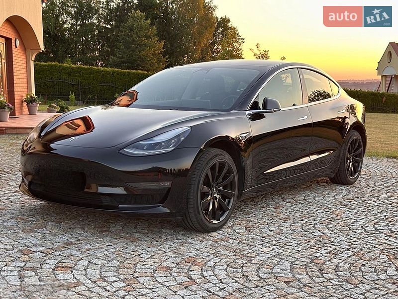 Седан Tesla Model 3 2020 в Києві