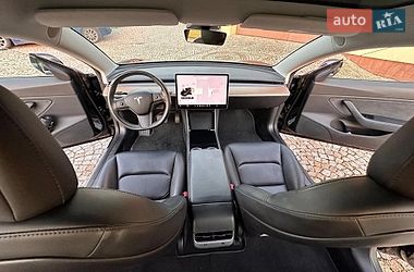Седан Tesla Model 3 2020 в Києві