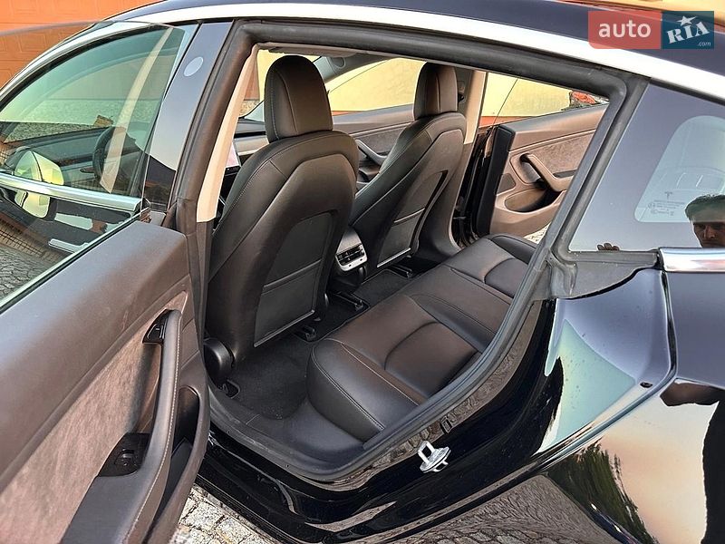 Седан Tesla Model 3 2020 в Києві