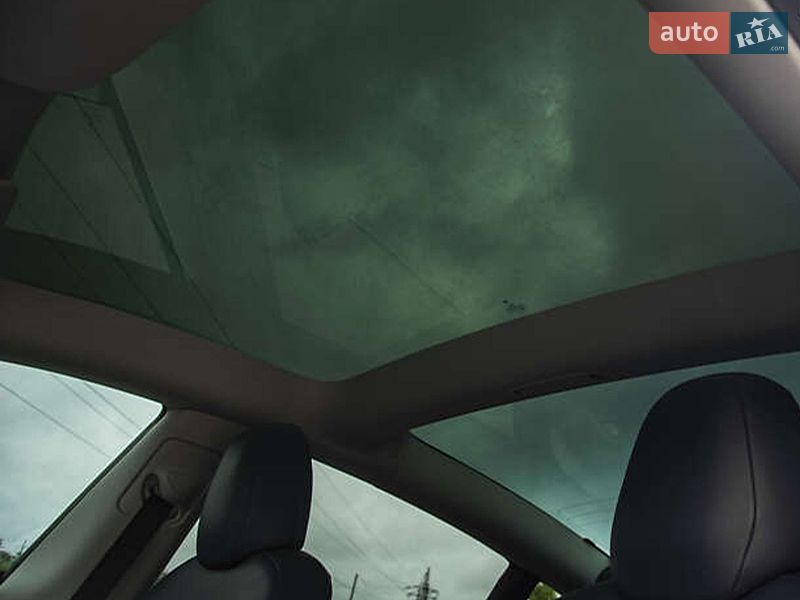 Седан Tesla Model 3 2022 в Ужгороде