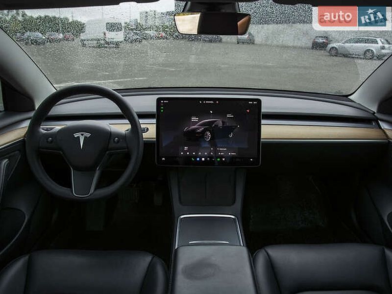 Седан Tesla Model 3 2022 в Ужгороде