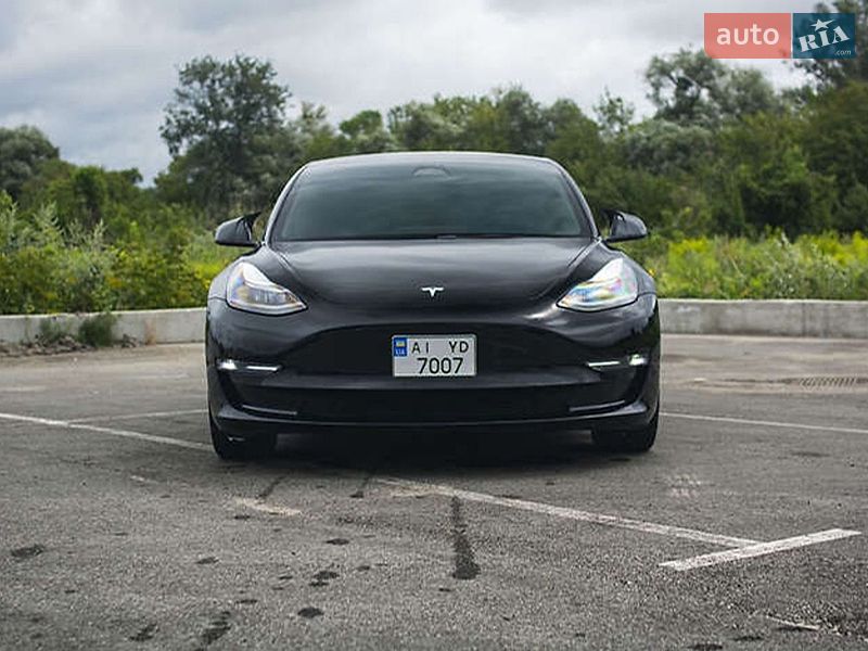 Седан Tesla Model 3 2022 в Ужгороде