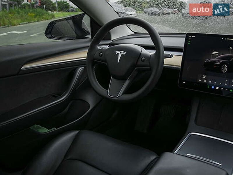 Седан Tesla Model 3 2022 в Ужгороде
