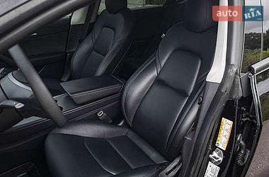 Седан Tesla Model 3 2022 в Ужгороде