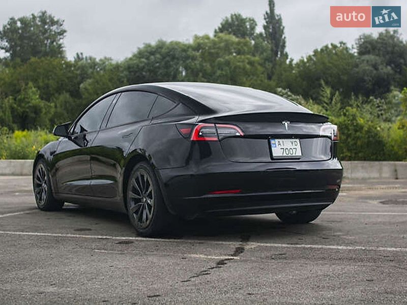 Седан Tesla Model 3 2022 в Ужгороде