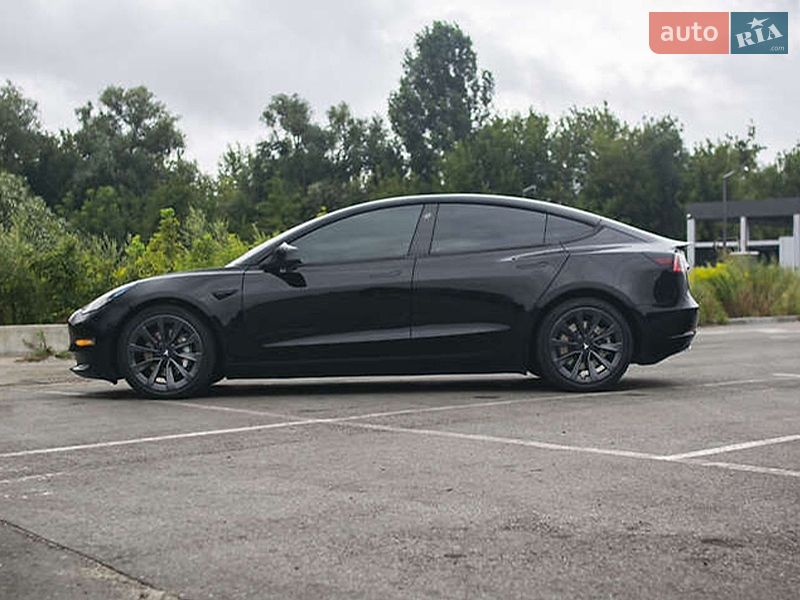 Седан Tesla Model 3 2022 в Ужгороде