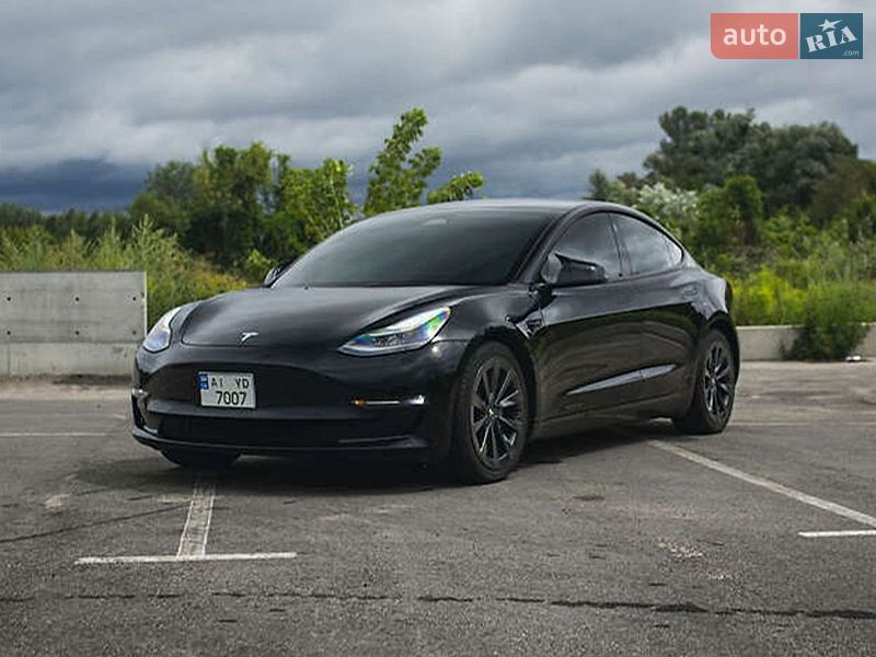 Седан Tesla Model 3 2022 в Ужгороде