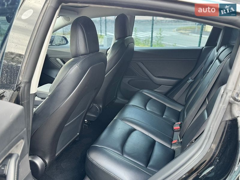 Седан Tesla Model 3 2019 в Киеве