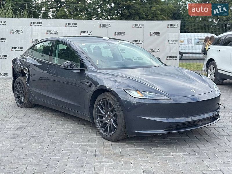 Tesla Model 3 2024