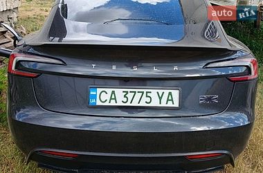 Седан Tesla Model 3 2024 в Гайвороні