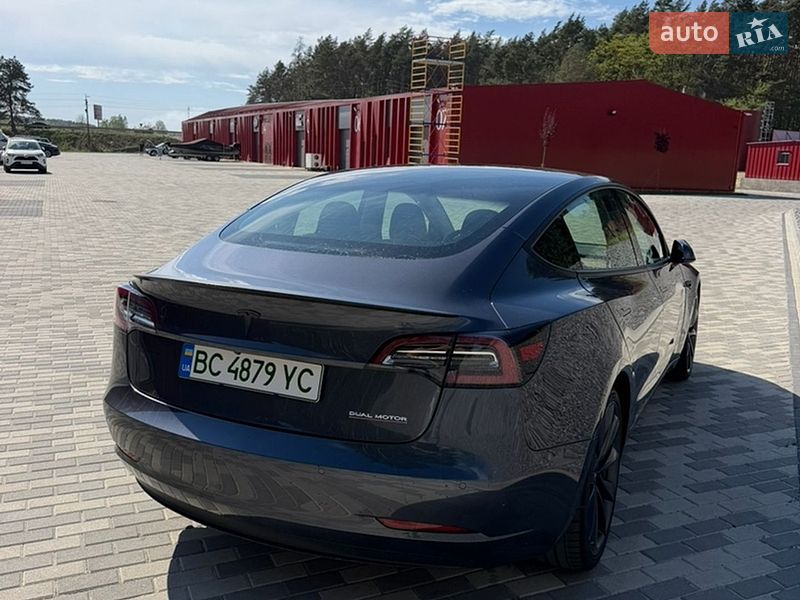 Седан Tesla Model 3 2020 в Львові