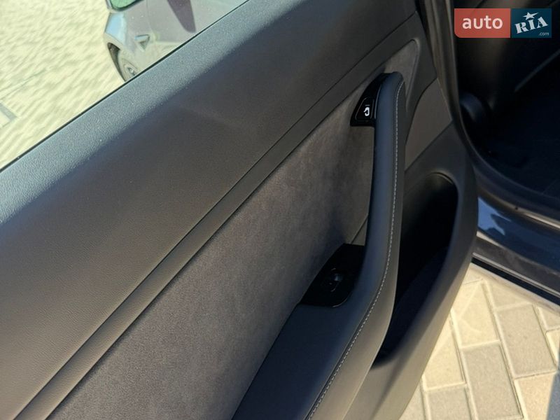 Седан Tesla Model 3 2020 в Львові