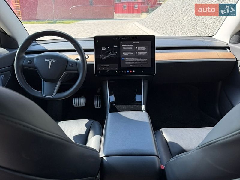 Седан Tesla Model 3 2020 в Львові