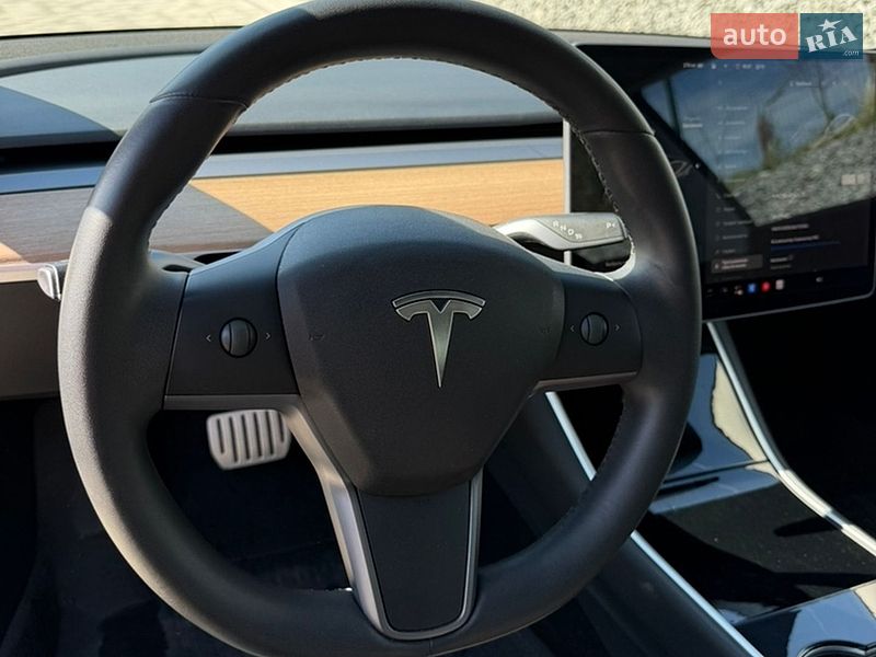 Седан Tesla Model 3 2020 в Львові