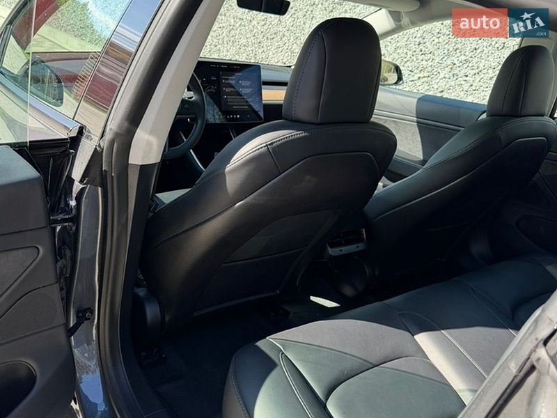 Седан Tesla Model 3 2020 в Львові