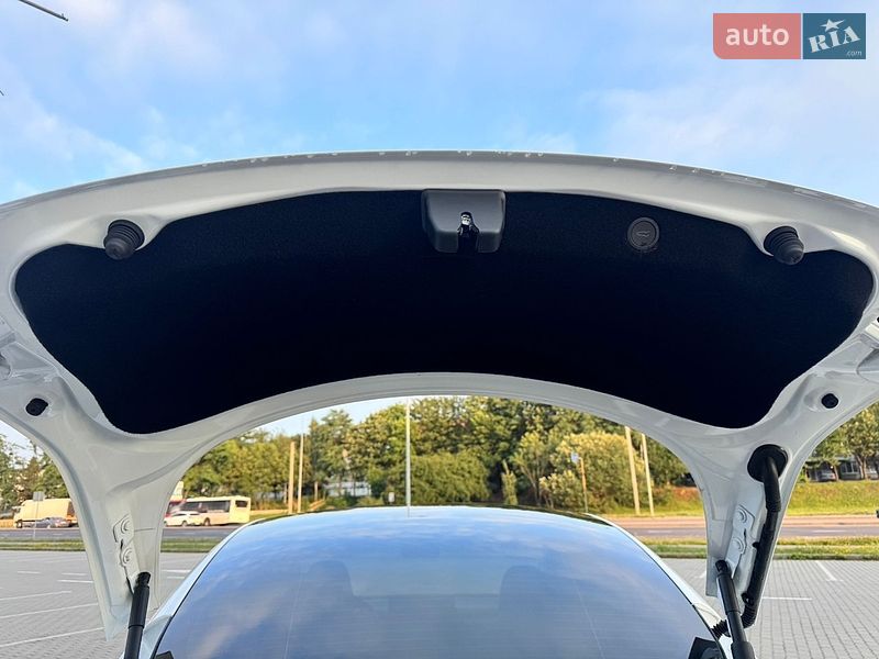 Седан Tesla Model 3 2024 в Львове