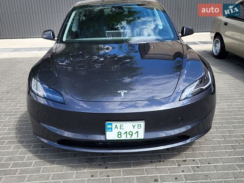 Tesla Model 3 2025