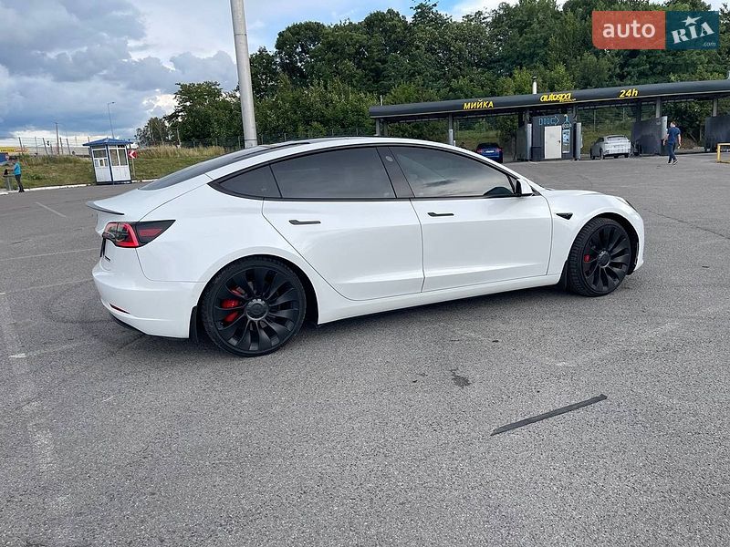 Седан Tesla Model 3 2021 в Львове