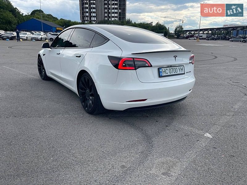 Седан Tesla Model 3 2021 в Львове