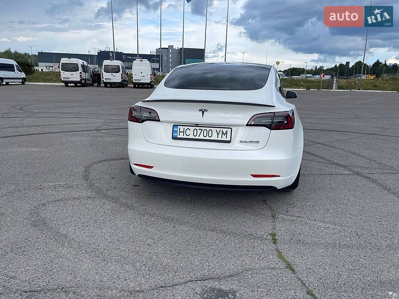 Седан Tesla Model 3 2021 в Львове