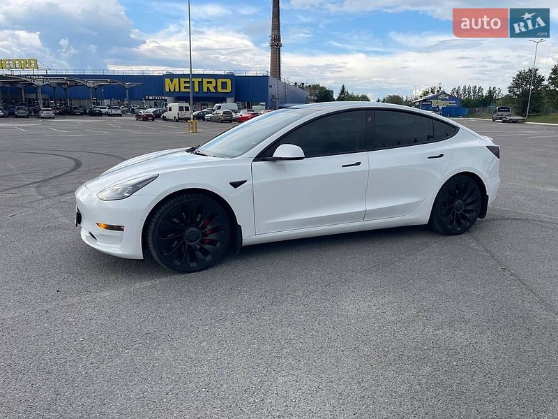 Седан Tesla Model 3 2021 в Львове
