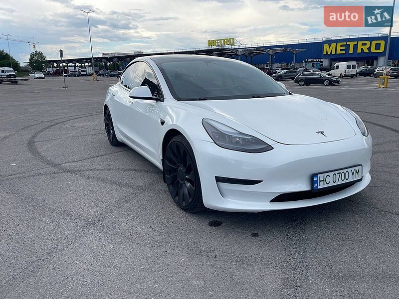Седан Tesla Model 3 2021 в Львове
