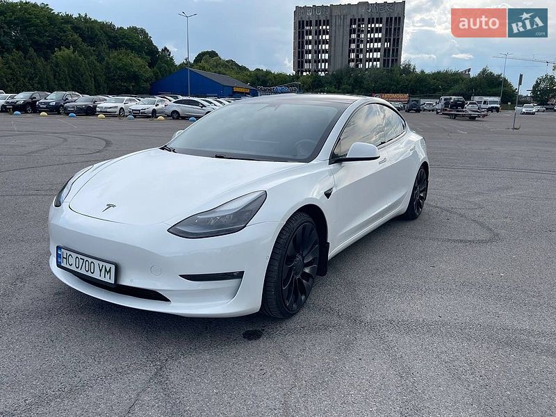Седан Tesla Model 3 2021 в Львове
