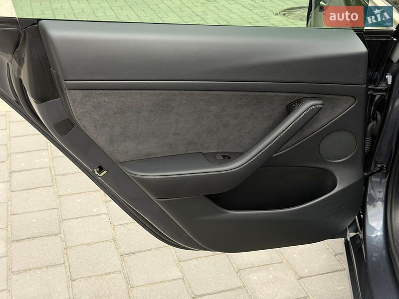 Седан Tesla Model 3 2022 в Дніпрі
