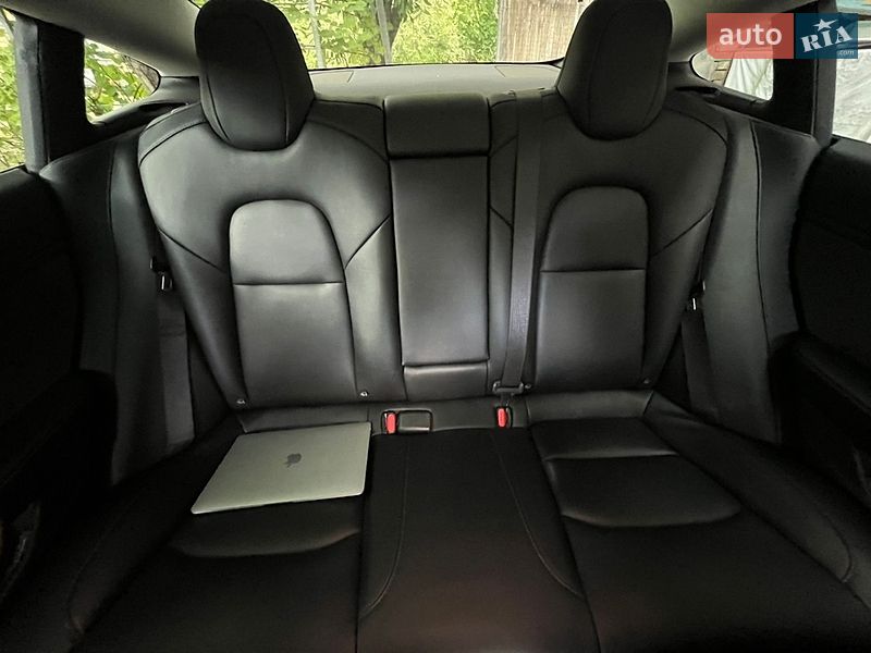 Седан Tesla Model 3 2021 в Барышевке
