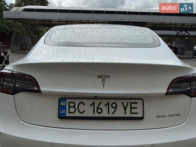 Седан Tesla Model 3 2018 в Львове